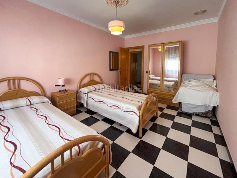 Foto b6786775-6b25-4f79-aed6-80d3a3593cfe. Haus mit parking in Atarfe