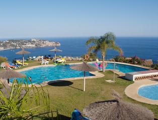 Rent Semi detached house in Calle encina 31