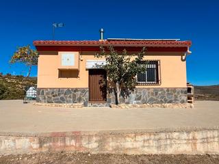 Bauernhof in Albuñuelas. Gran finca rústica con casita en las albuñuelas