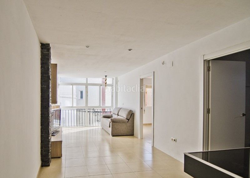 Foto db696c16-babb-4f5f-8659-c1f5eac3b571. Piso en calle era 1 piso de dos dormitorios en el centro en Motril