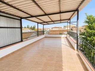 Casa a Calle baja 29. Casa en láchar con dos cocinas, patio y terraza