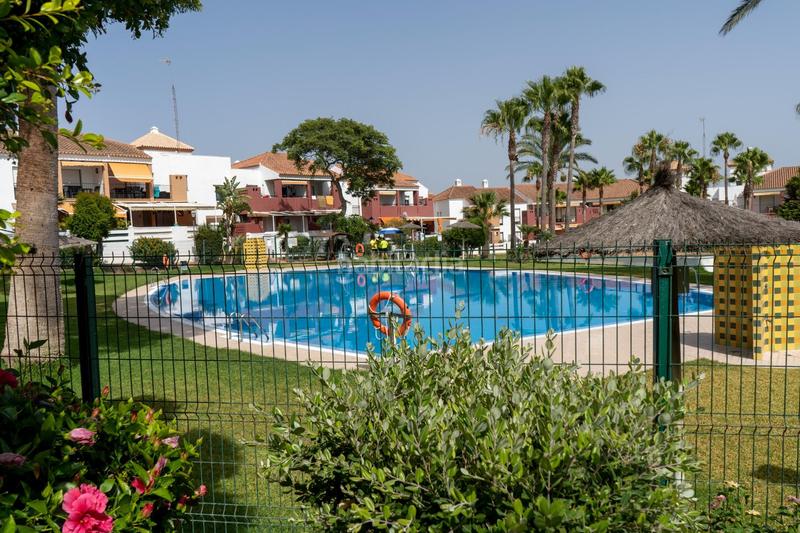 Foto e7207750-8d30-4f3e-80ce-b0d11e694650. Rent apartment with parking pool in Las Lagunas - Campano Chiclana de la Frontera