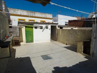 Maison à Calle yerba 23. Se vende casa independiente en el centro del puerto