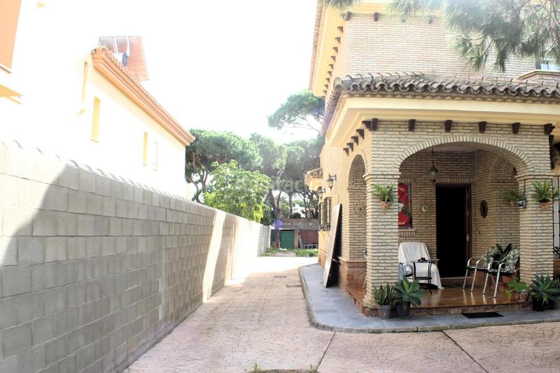 Foto afceebc4-de7e-4bcb-bf6a-552cc419fa0f. Chalet con riscaldamento parcheggio in La Barrosa Chiclana de la Frontera