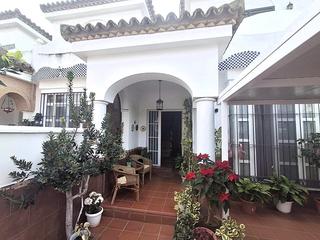 Maison jumelée à Núcleo urbano. Adosado unifamiliar  en zona el campito