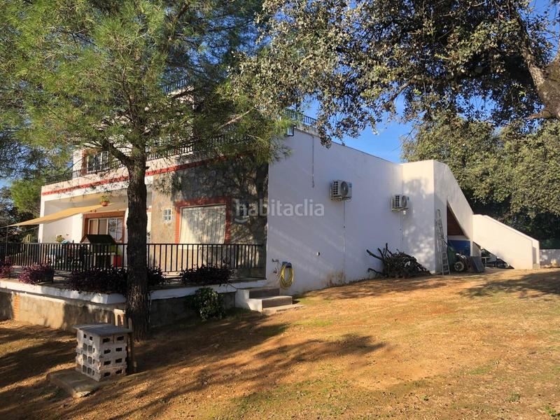 Foto e8667156-538c-42b1-acda-841d08c4a906. Casa chalet independiente en la urbanización las nieves en Guillena