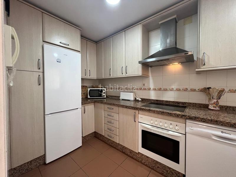 Foto 3f8cb111-adcd-41ad-8ac3-7133c050fb94. Alquiler apartamento inmejorable ubicacion para ir a la playa en Rota