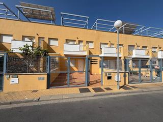 Casa adossada a Ayamonte ciudad. Adosado en urbanización monte sol