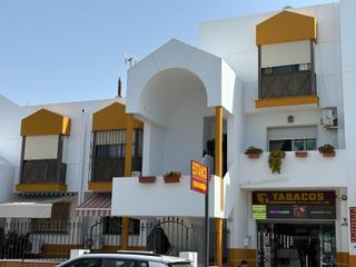 Casa adossada a Ayamonte ciudad. Vivienda duplex de 3 habitaciones