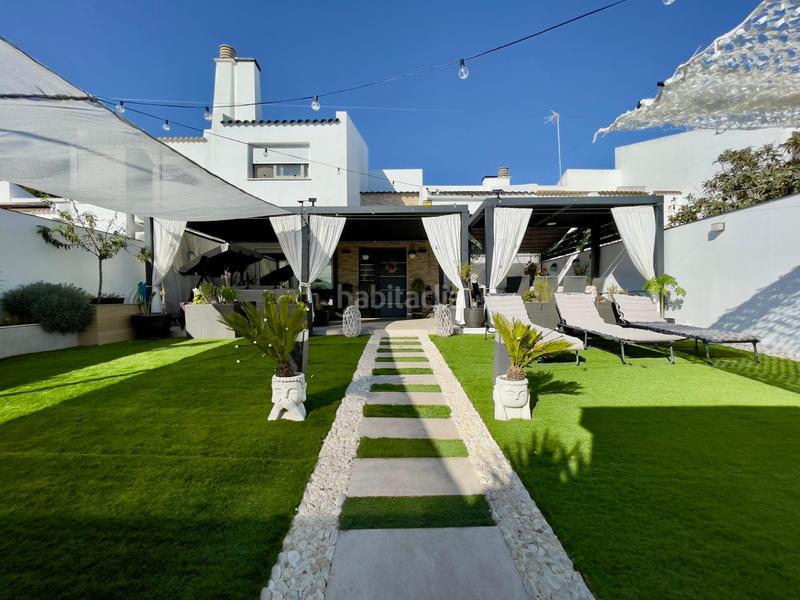 Foto a6602b82-c0de-4261-9bdb-15e4cdd03670. Semi detached house with parking in Núcleo urbano Chiclana de la Frontera