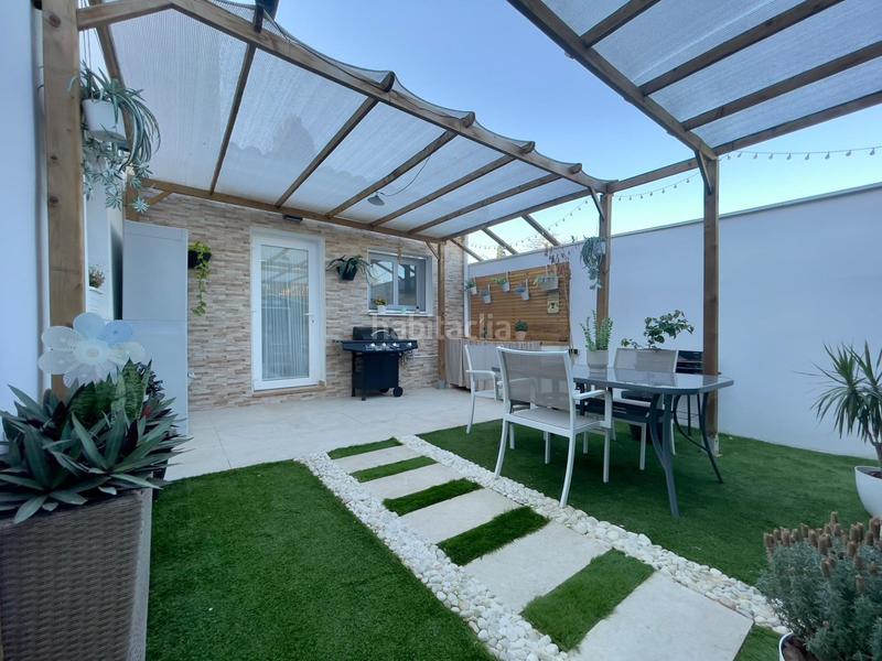 Foto cdf6de1a-e342-4aae-9641-bd9c847b63d6. Semi detached house with parking in Núcleo urbano Chiclana de la Frontera