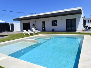 Chalet in Las Lagunas - Campano. Chalet estilo moderno en la rana verde