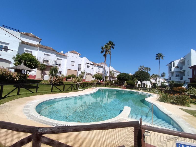 Foto 1beacc40-b969-4e92-8c13-b467e57b6e6e. Apartament amb aparcament piscina a Costa Ballena - Largo norte Rota