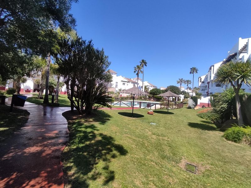 Foto b0a34c96-d9de-47a4-a1b9-648c8347248e. Apartament amb aparcament piscina a Costa Ballena - Largo norte Rota