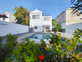 Casa aparellada a Calle de la Vieira