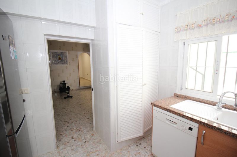 Foto 0c408aa3-a200-479d-8d26-d536fe48ef8c. Casa amb aparcament a Núcleo urbano Chiclana de la Frontera