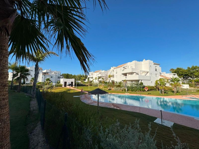 Foto d2c23216-208c-482d-9ea9-adcffb5b8d5b. Pis amb calefacció aparcament piscina a Las Tres Piedras - Costa Ballena Chipiona