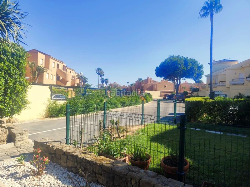 Foto 0d685ba6-c515-45b5-8487-5ee6f24968ec. Casa adossada amb aparcament piscina a Novo Sancti Petri Chiclana de la Frontera