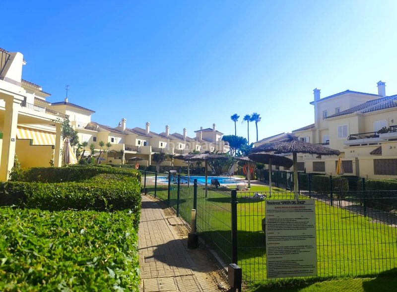 Foto dbab3e53-668a-4f58-b29d-85d17f13749e. Casa adossada amb aparcament piscina a Novo Sancti Petri Chiclana de la Frontera