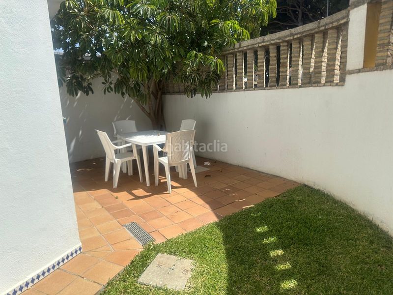 Foto 51435cfb-f580-4fe4-b31b-1f3b6e9fb4ab. Casa adossada amb aparcament a La Barrosa Chiclana de la Frontera