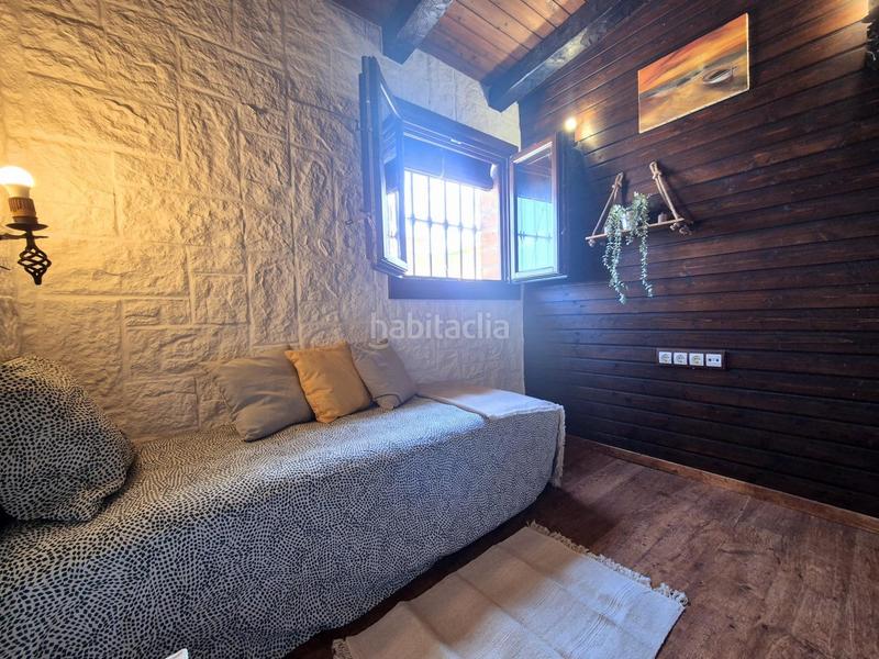 Foto c85e88dd-d2db-41f9-b5f1-da838c95e160. Chalet una casa con encanto rústico y lista para entrar a vivir en Algeciras