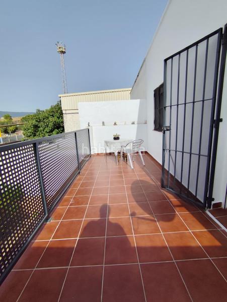 Foto 959afa15-39ce-44f8-8ff4-796f9f756f08. Casa adosada adosado con encanto y luz natural en ubicación tranquila! en Algeciras