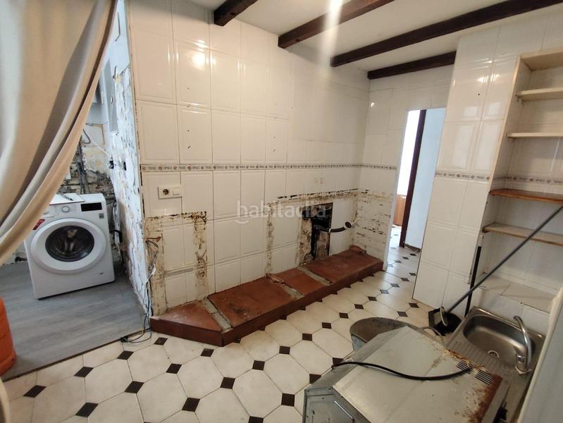 Foto be4e874d-3111-4e39-8ff3-6fdc19fe1472. Piso amplio piso en calle andalucía en Mondejar-Junquillos Línea de la Concepción (La)