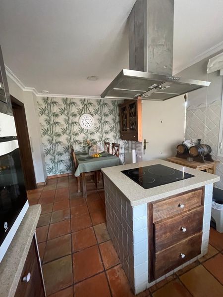 Foto c8a732dc-a055-4349-ac98-4d04bcdaaa3f. Xalet amb aparcament piscina a El Rinconcillo Algeciras