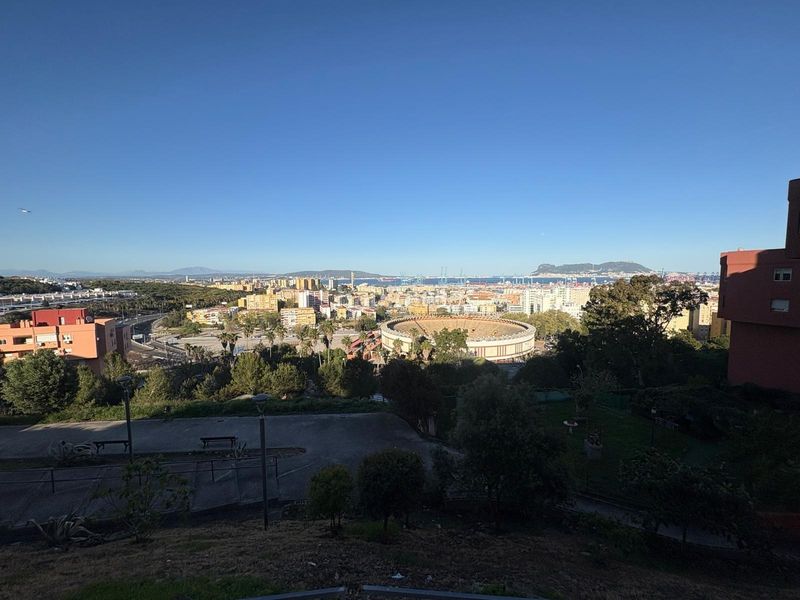 Foto 14675cb4-5faf-4a12-aa6a-8bb117ef15fc. Pis a San Bernabé Algeciras