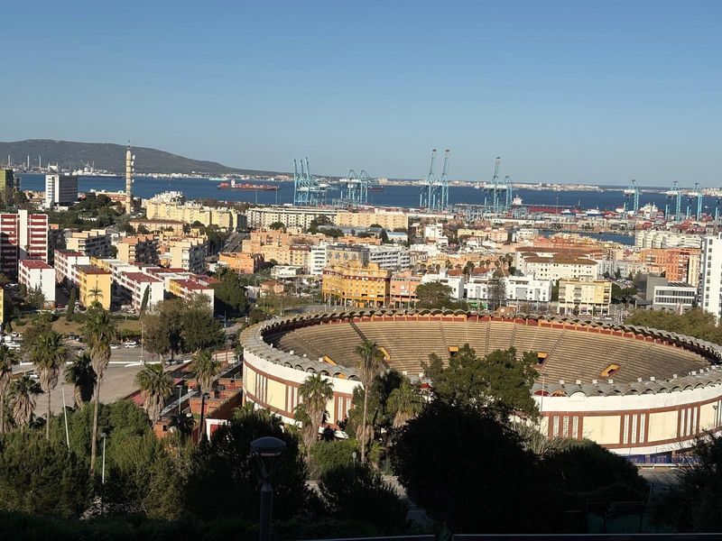 Foto d2ba7433-62f3-4555-91c4-9708bc0262c9. Pis a San Bernabé Algeciras