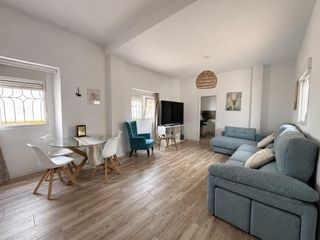 Casa adossada a Puente Mayorga-Campamento. Vivienda de diseño con solárium y vistas a la bahía de algeciras