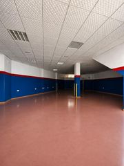 Locale commerciale in Barrios (Los). Gran oportunidad de inversión aparcamiento con 5 plazas y múltip