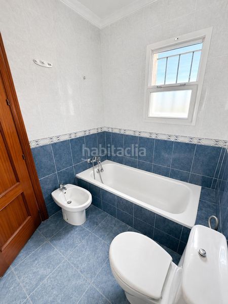 Foto 6345d1cf-5ec4-4ec6-88ac-86ff1215e7e0. Semi detached house with parking in El Rinconcillo Algeciras