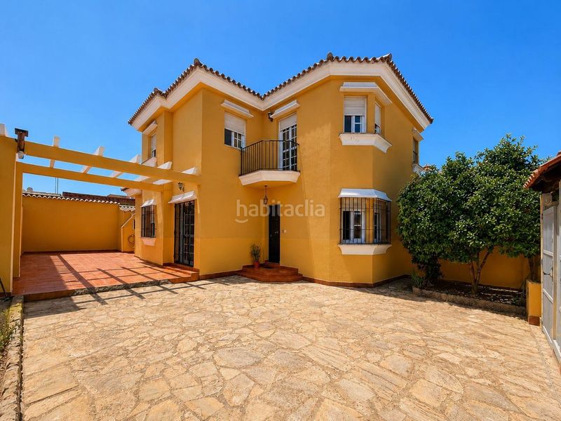 Foto 64a5e783-3316-4771-89ef-f1b3299809e2. Semi detached house with parking in El Rinconcillo Algeciras