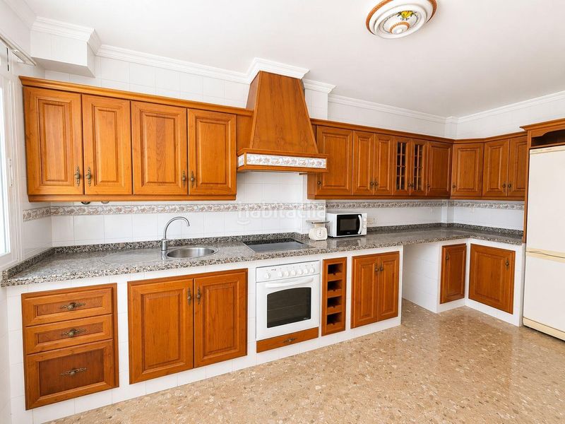 Foto 7be36c3b-1d3c-4f0e-9d68-d15c5b1b556e. Semi detached house with parking in El Rinconcillo Algeciras