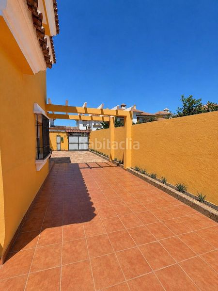 Foto ab657e29-bbbb-47bc-a881-c96294d1ae14. Semi detached house with parking in El Rinconcillo Algeciras