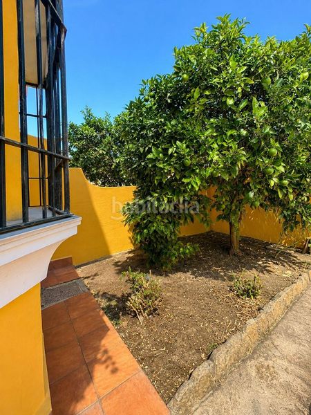 Foto e680e4f8-472f-42d2-8140-5f78fa810d14. Semi detached house with parking in El Rinconcillo Algeciras
