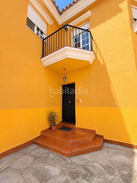 Foto f7c390f7-83e7-449a-b3c7-bae88b1fbe92. Semi detached house with parking in El Rinconcillo Algeciras
