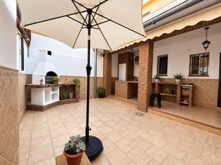 Semi detached house in San Pedro-Gabriel Miró-María Guerrero