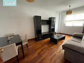 Miete Etagenwohnung  Calle luis de maceda. Piso exclusivo de 2 habitaciones, baño y aseo con garaje junto s