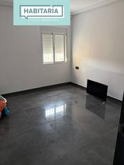 Pis  Calle obispo pedro de moya. Piso en venta en las flores de 4 dormitorios 5º planta sin ascen