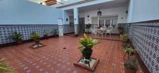 Casa a Montilla. Esplendida casa en montilla de 4 dormitorios, 2 baños, azotea, p