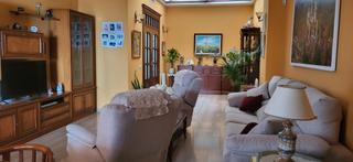 Casa a Montilla. Gran casa de 4 dormitorios 2  baños cochera privada..