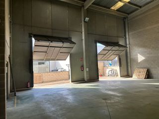 Miete Fabrikhalle in Transport. Alquiler nave industrial