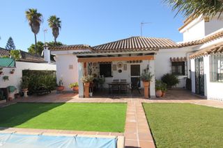 Xalet a Núcleo urbano. Gran chalet hipotecable zona almendral 6 hab 2 baño piscina y ga