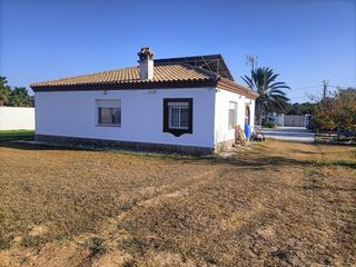 Chalet in Las Lagunas - Campano. Casa de campo con piscina y amplia zona de huerto