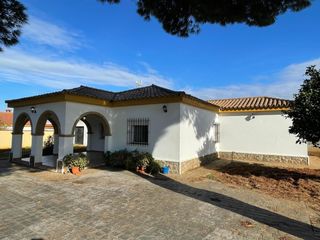 Xalet a Las Lagunas - Campano. Chalet de 3 dormitorios y 1.200 m2 de parcela en el pago melilla