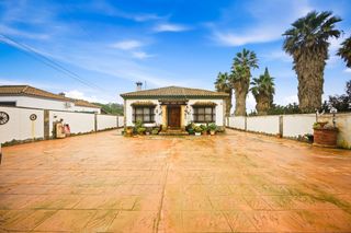 Xalet a Los Franceses - La Vega. Elegante chalet en pinar de los franceses, chiclana de la fronte