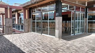 Geschäftsraum in Núcleo urbano. Local comercial en carretera de la barrosa