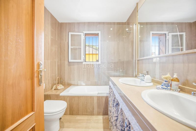 Foto 4c647bad-a1a9-456e-9081-26ab0a286b57. Xalet amb aparcament piscina a Novo Sancti Petri Chiclana de la Frontera